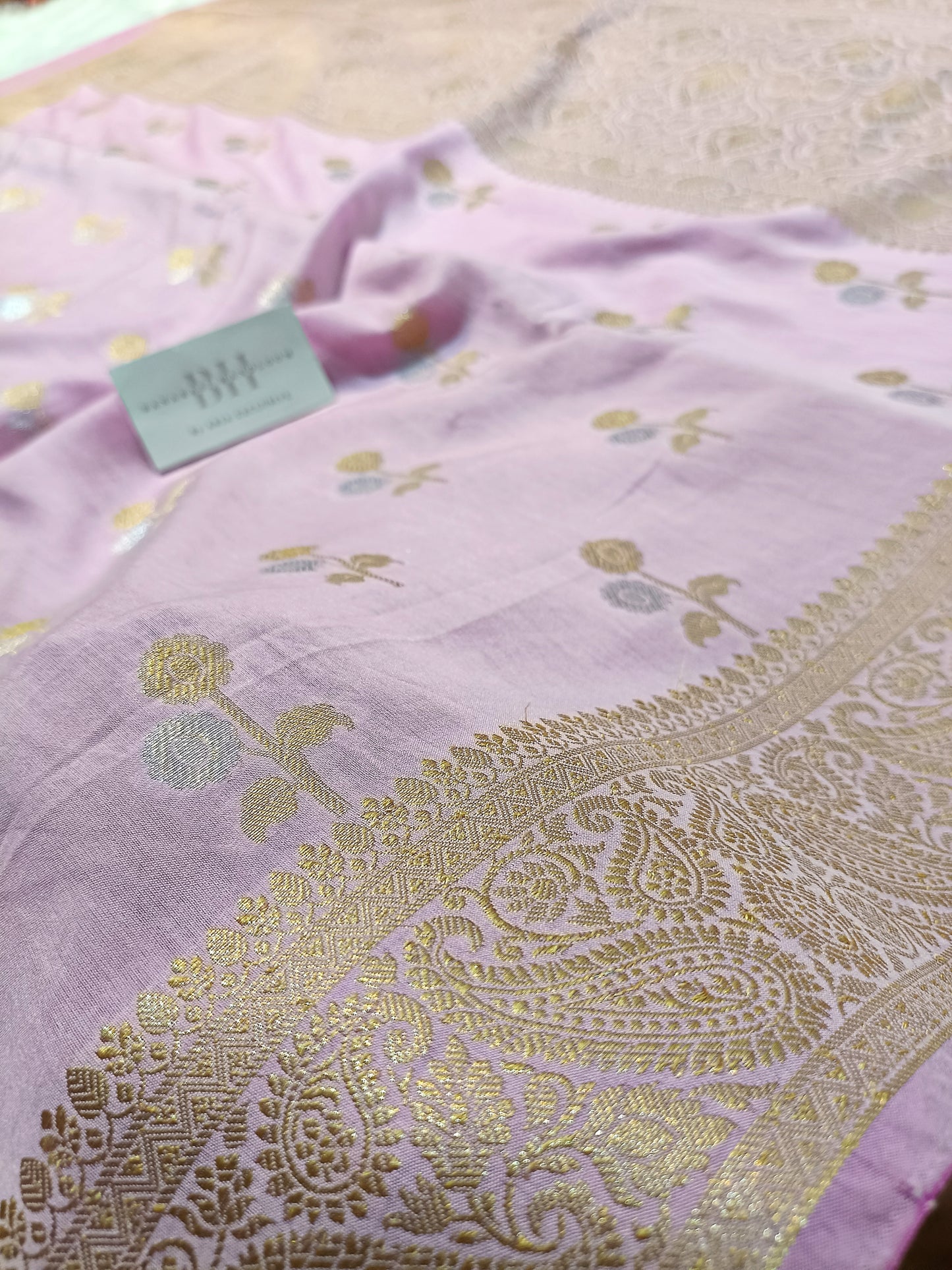 Chiniya Silk Banarasi Saree with Floral Buti Weaving