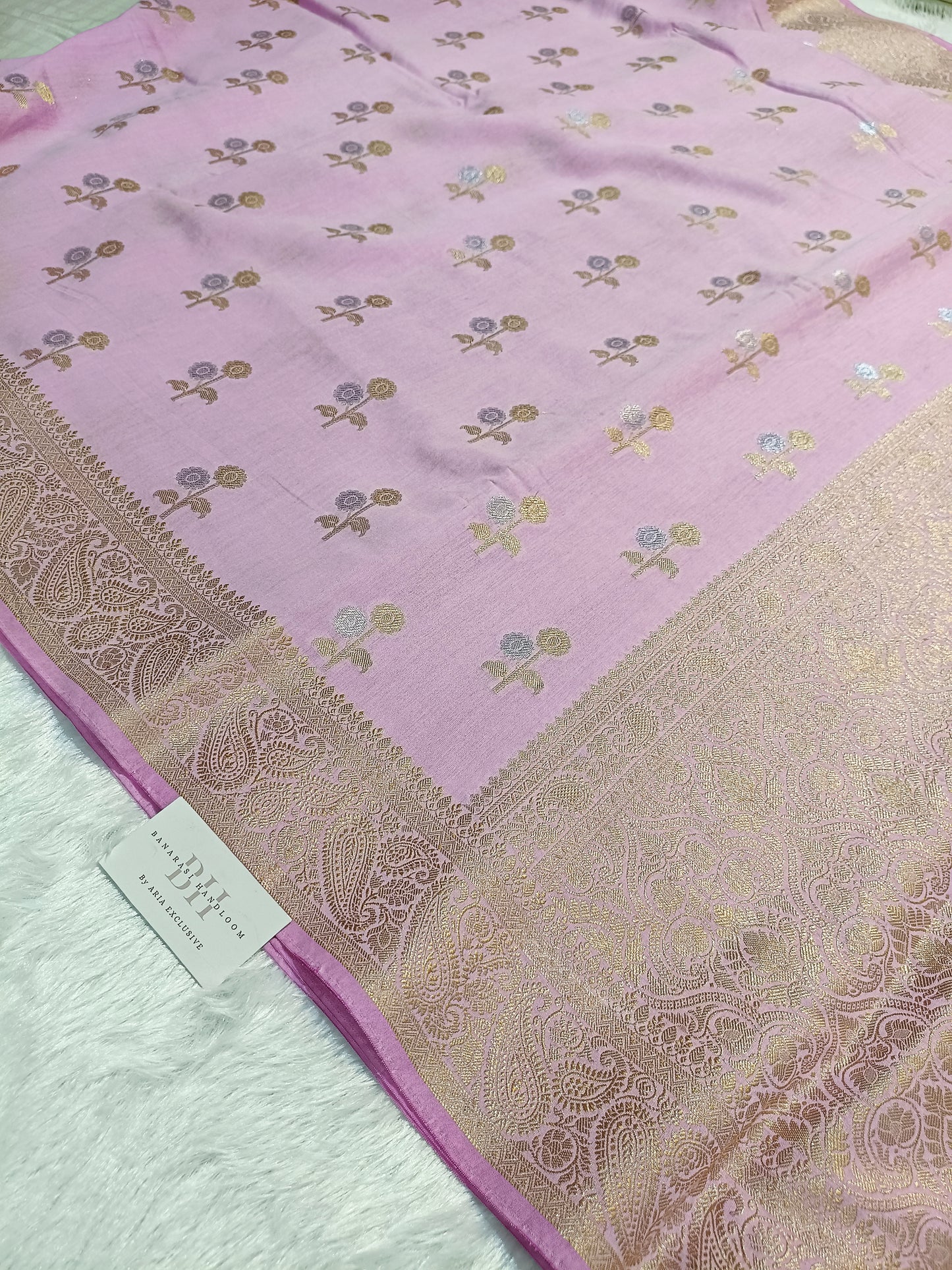 Chiniya Silk Banarasi Saree with Floral Buti Weaving