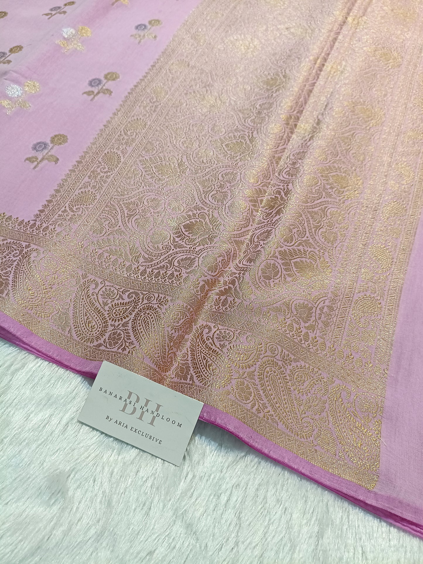 Chiniya Silk Banarasi Saree with Floral Buti Weaving