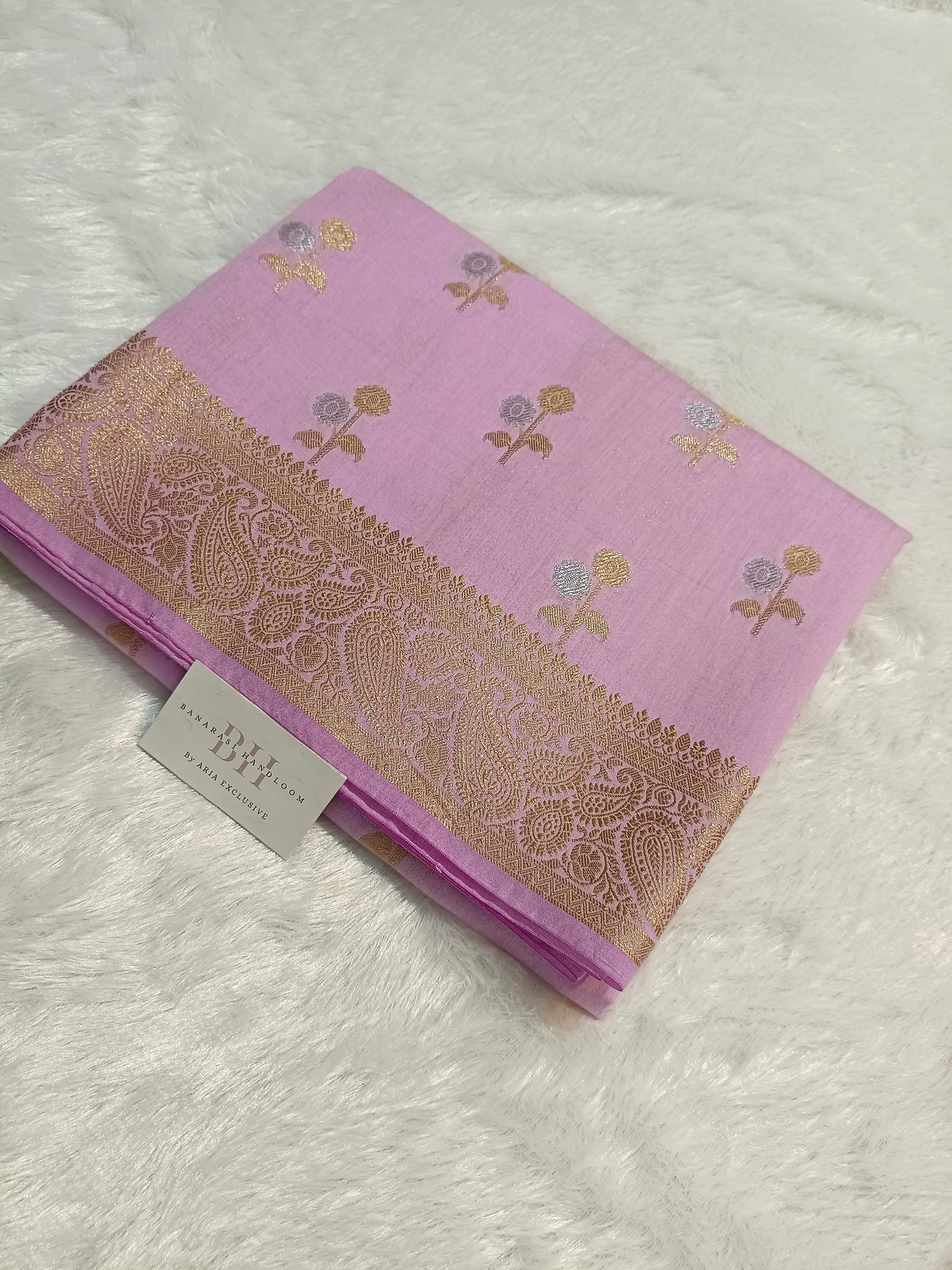 Chiniya Silk Banarasi Saree with Floral Buti Weaving