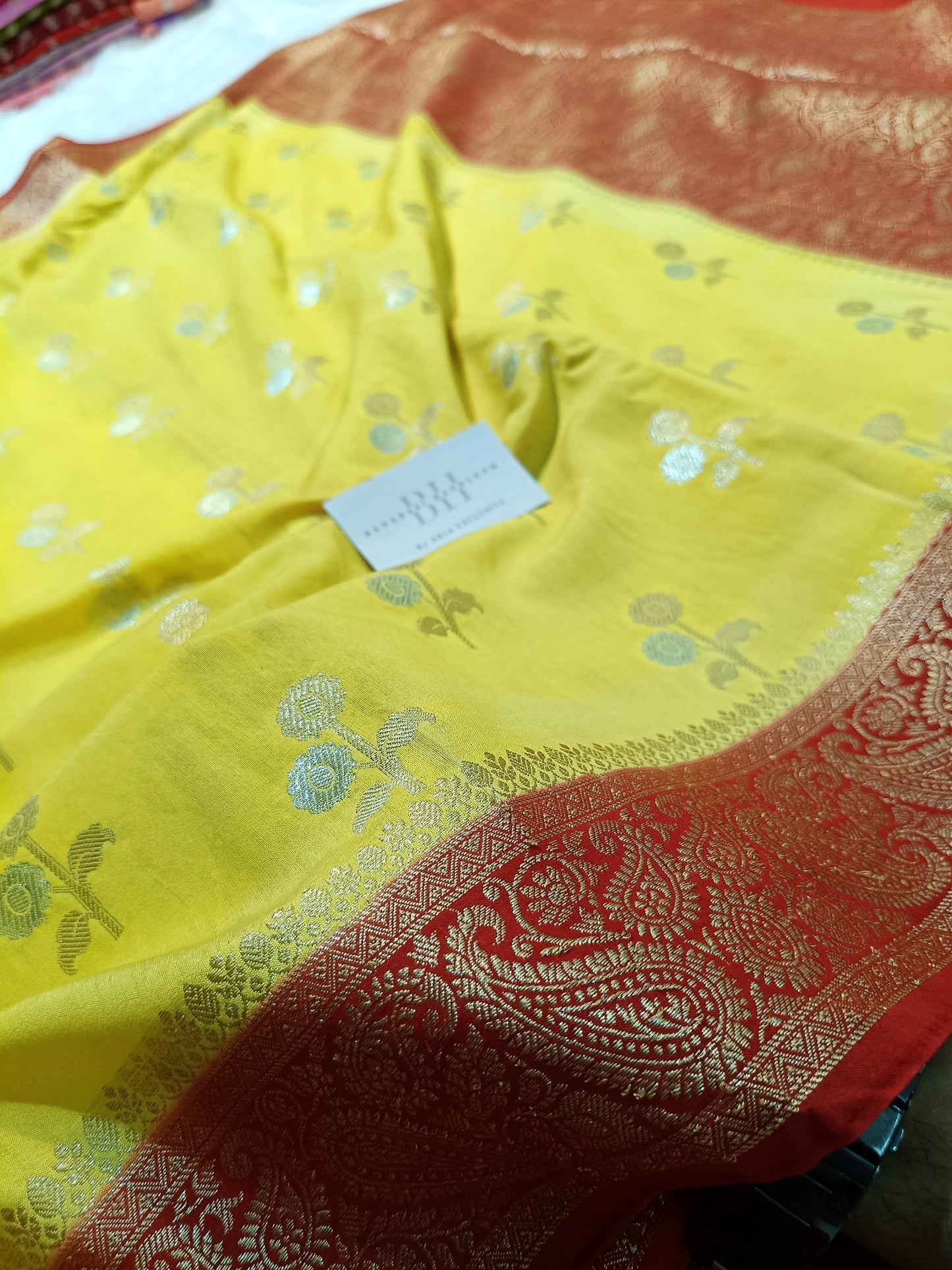 Chiniya Silk Banarasi Saree with Floral Buti Weaving and Contrast Border