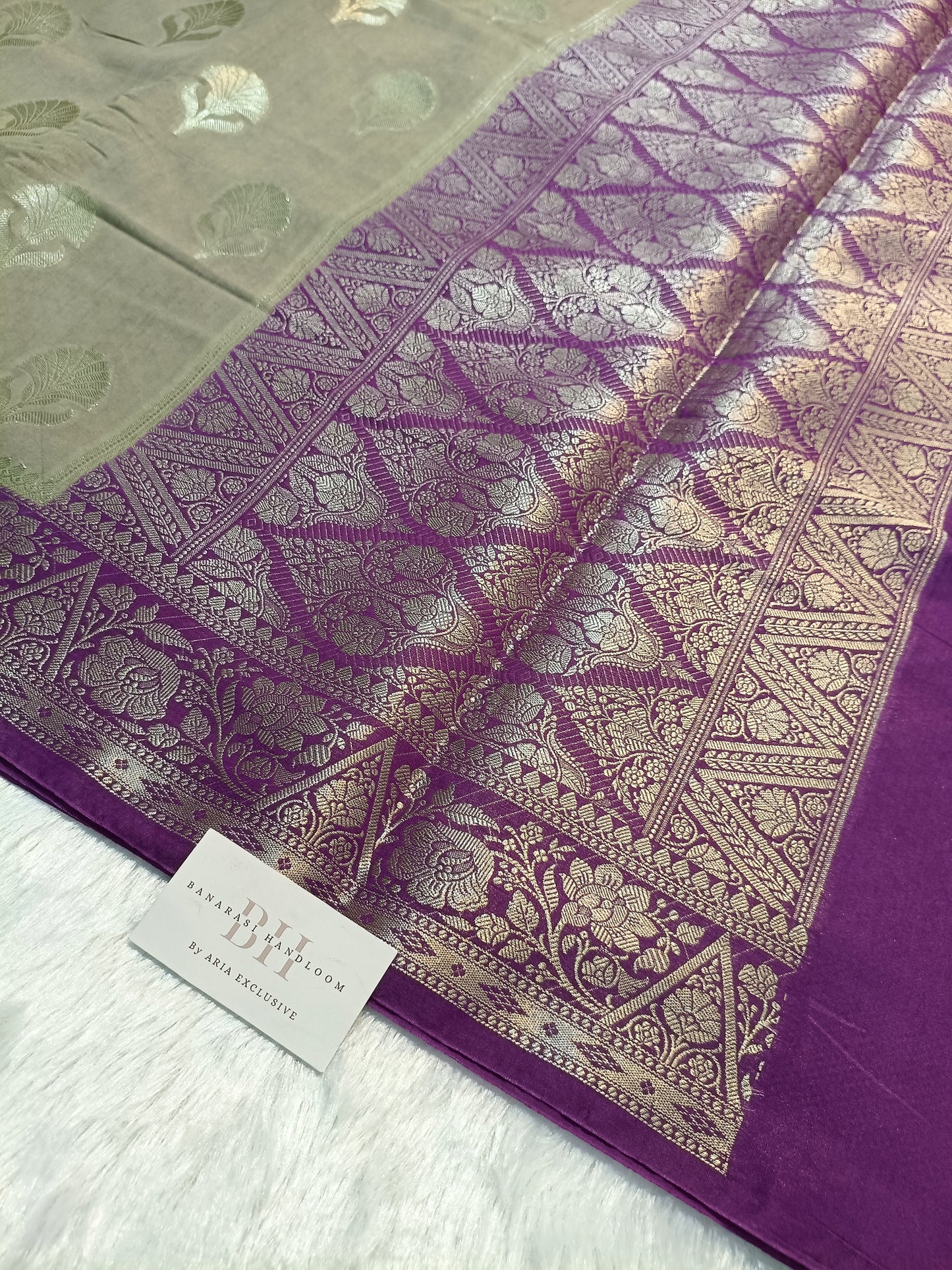 Chiniya Silk Banarasi Saree with Floral Buti & Contrast Border