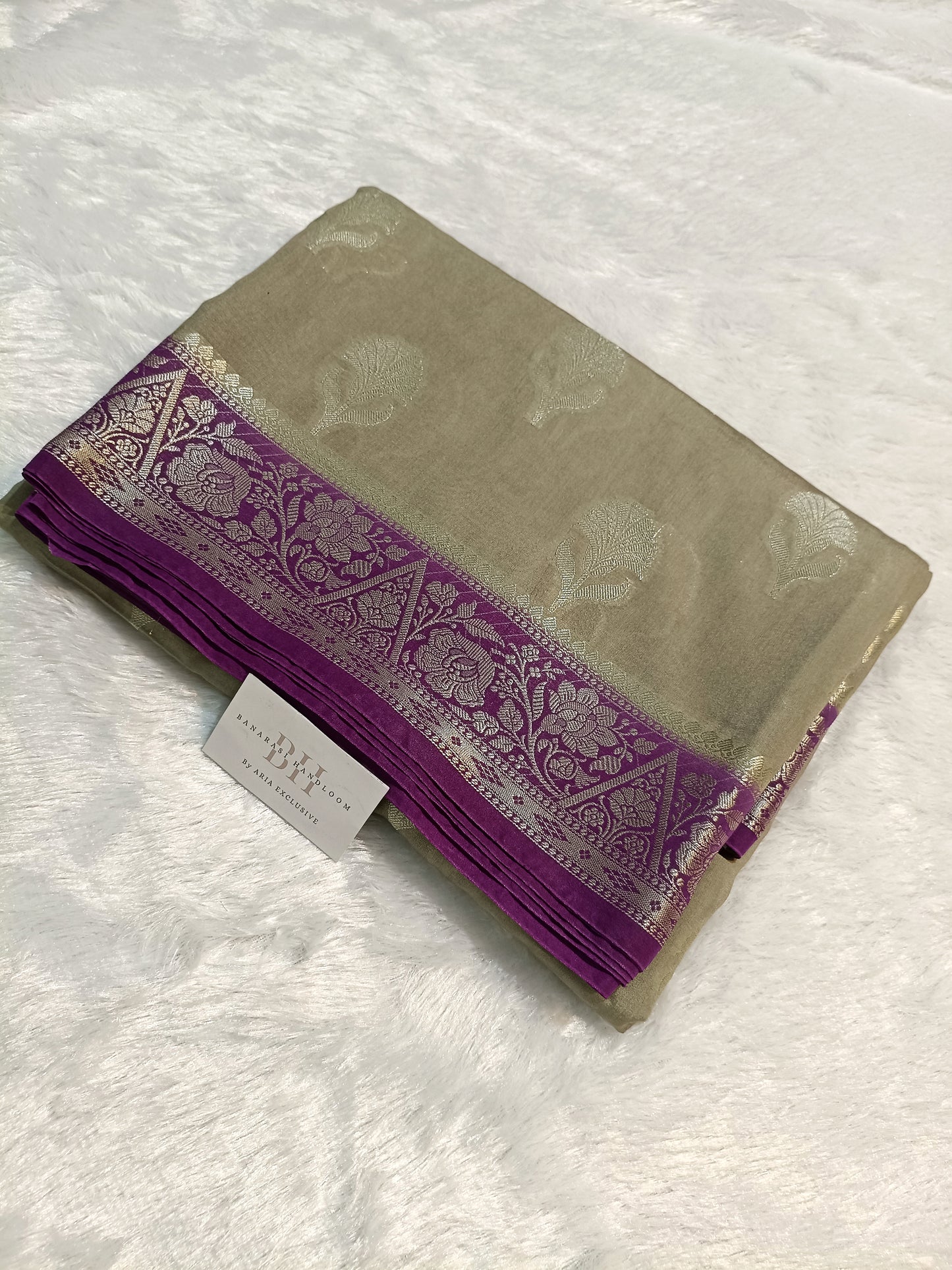 Chiniya Silk Banarasi Saree with Floral Buti & Contrast Border