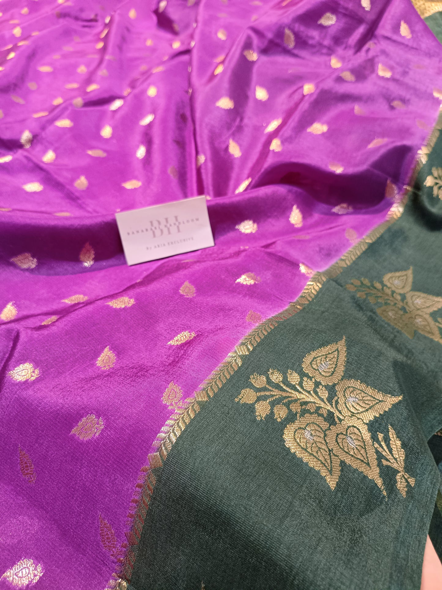 Pure Viscose Silk Banarasi Saree with Booti Design and Contrast Border