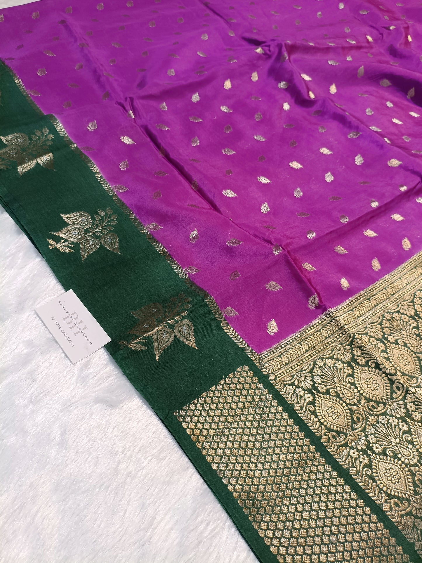 Pure Viscose Silk Banarasi Saree with Booti Design and Contrast Border