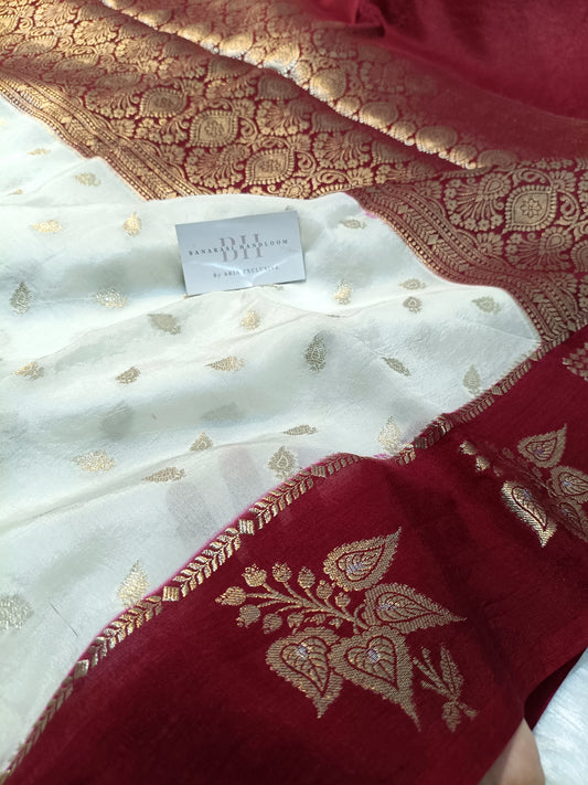 Pure Viscose Silk Banarasi Saree with Booti Design and Contrast Border