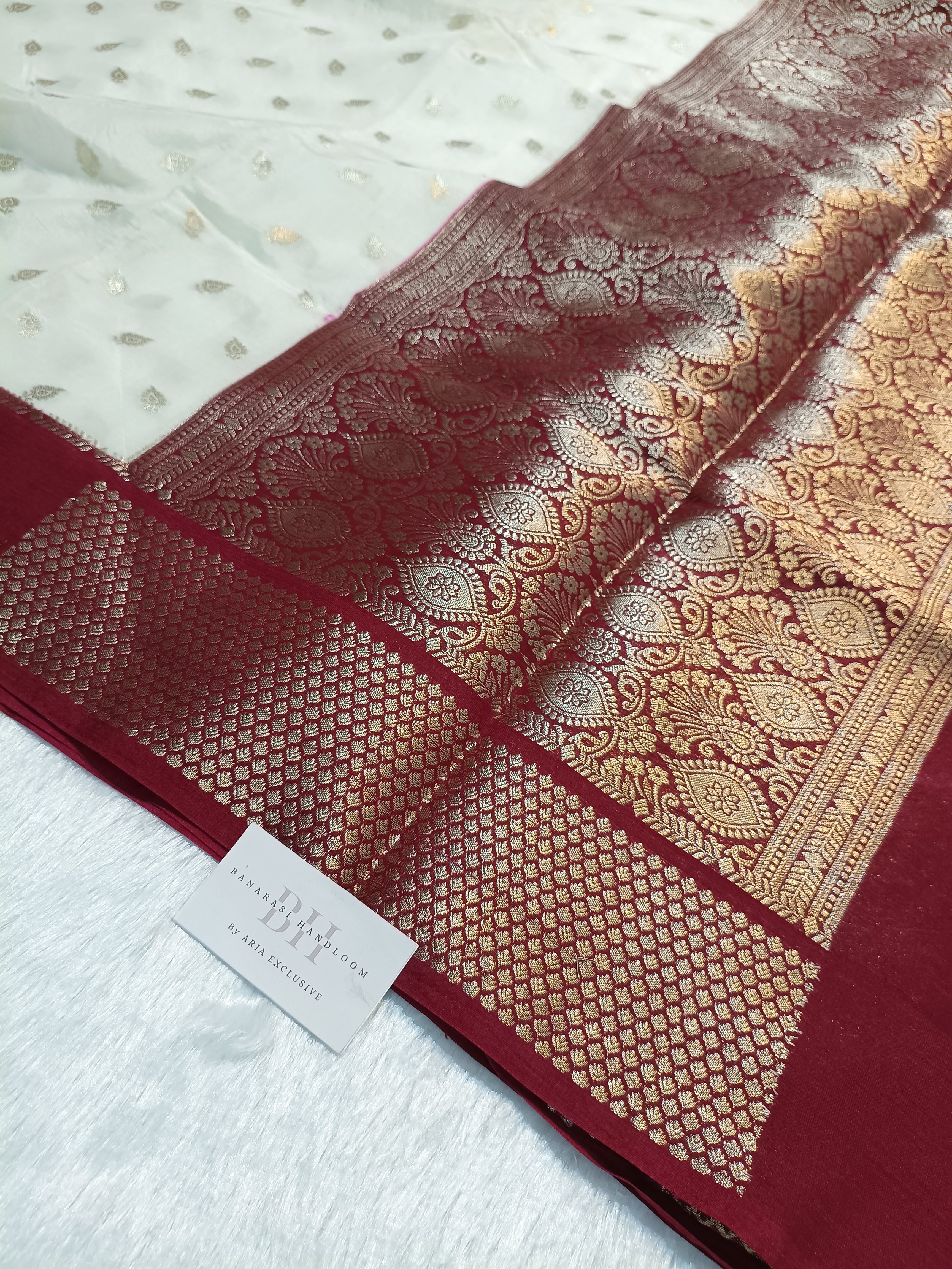 Pure Viscose Silk Banarasi Saree with Booti Design and Contrast Border