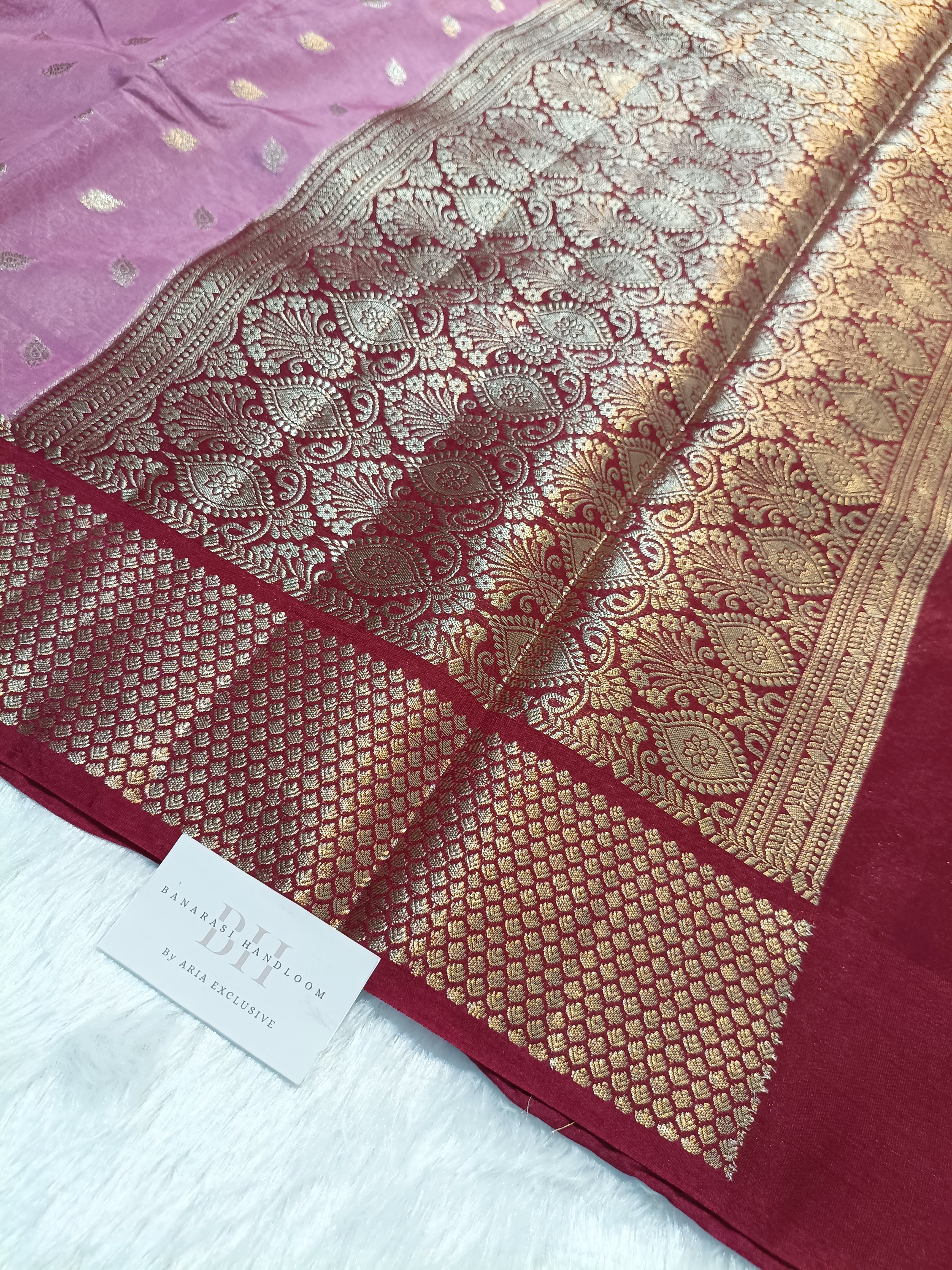 Pure Viscose Silk Banarasi Saree with Booti Design and Contrast Border