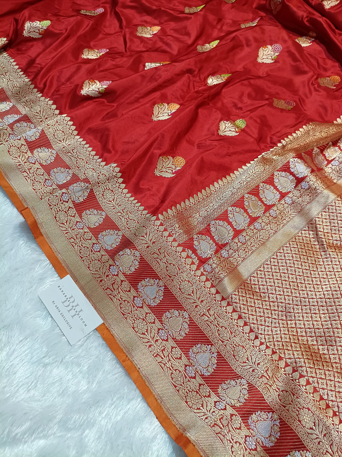 Pure Handloom Premium Katan Silk Banarasi Saree with Meenakari Flower Motifs