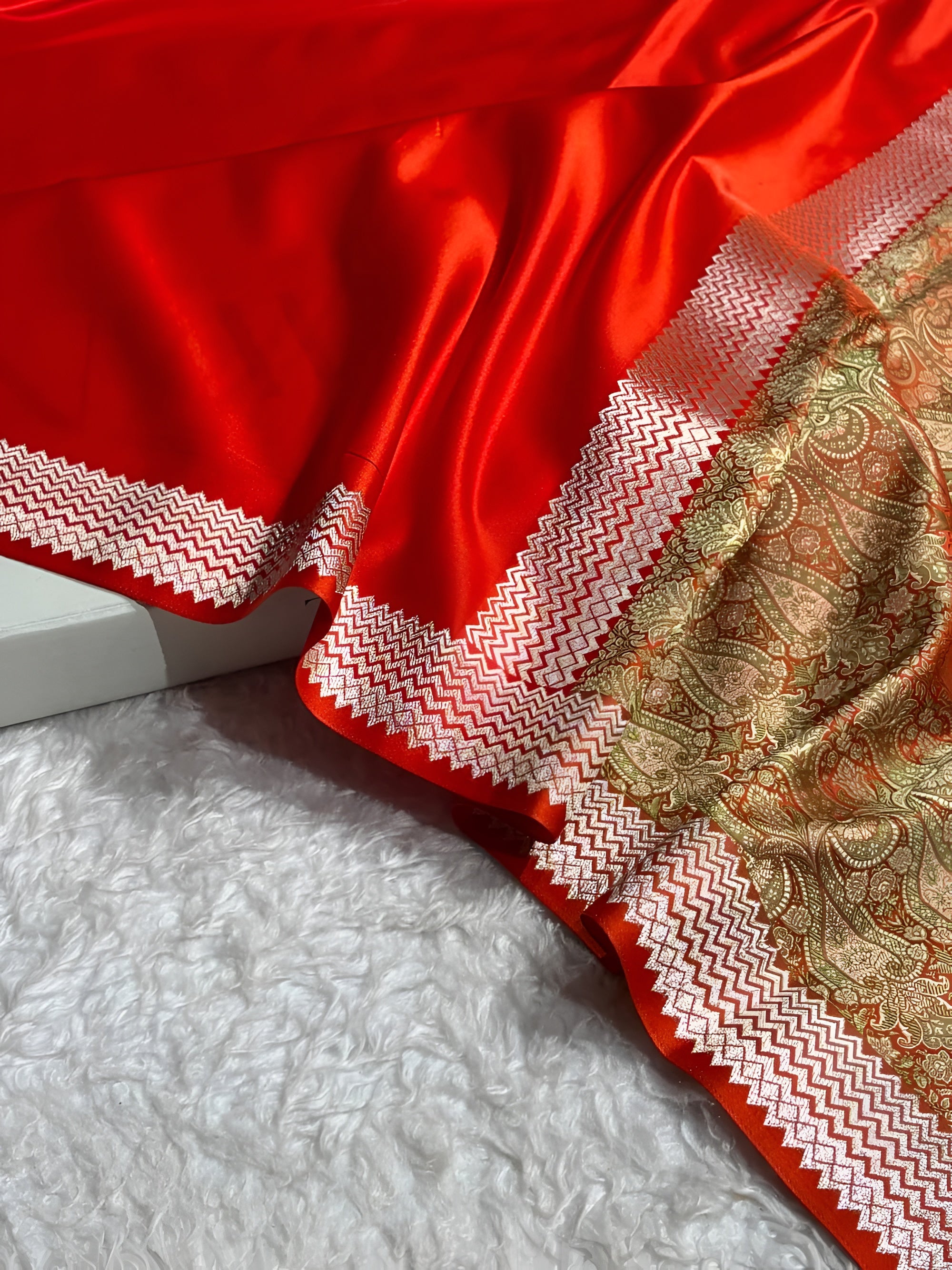 Bridal Red Shade Handwoven Kataan Mashru Silk Saree
