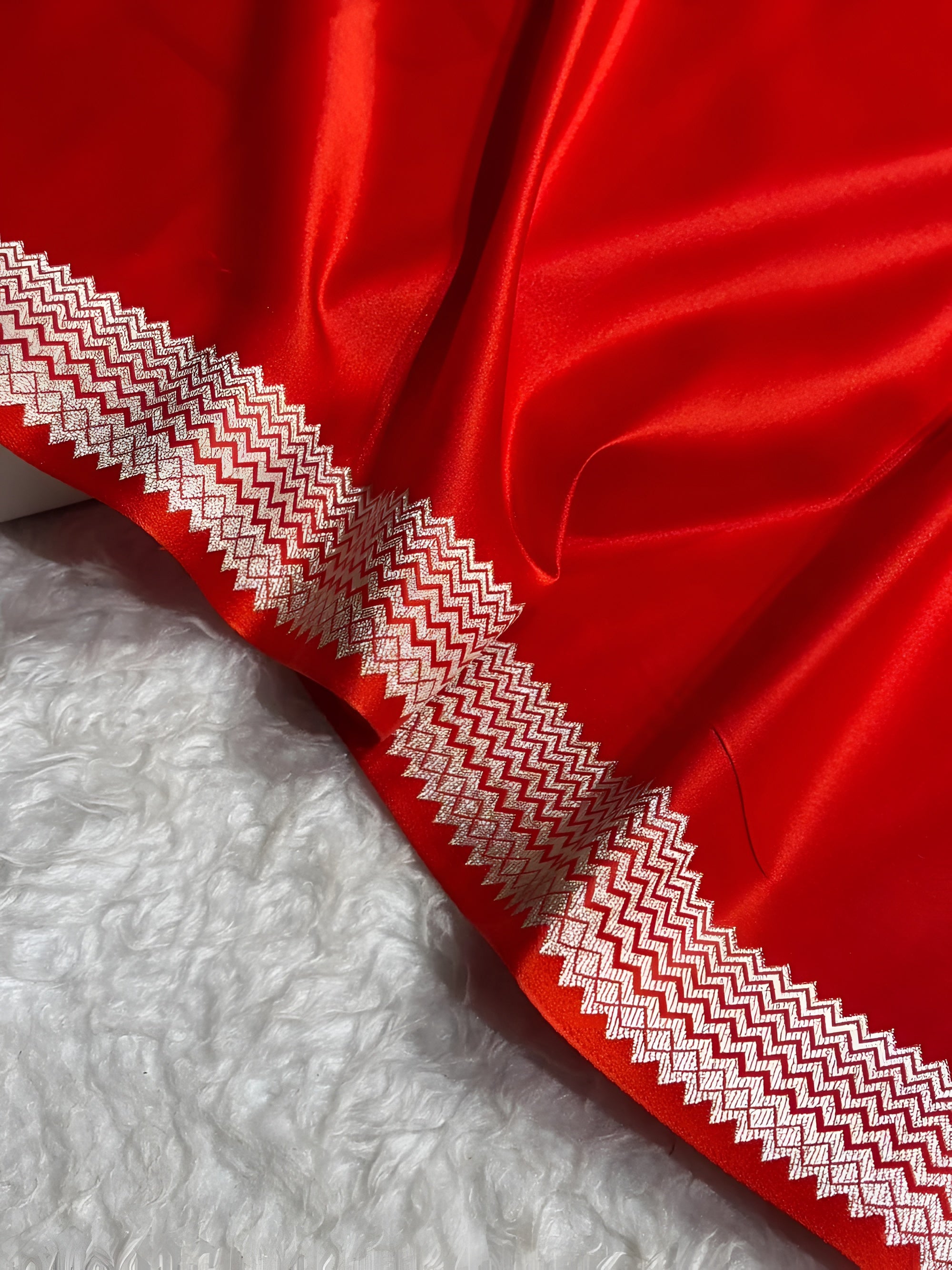 Bridal Red Shade Handwoven Kataan Mashru Silk Saree