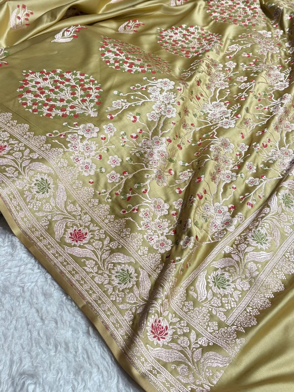 Pistachio Green Shade Handwoven Kataan Mashru Silk Tilfi Meena