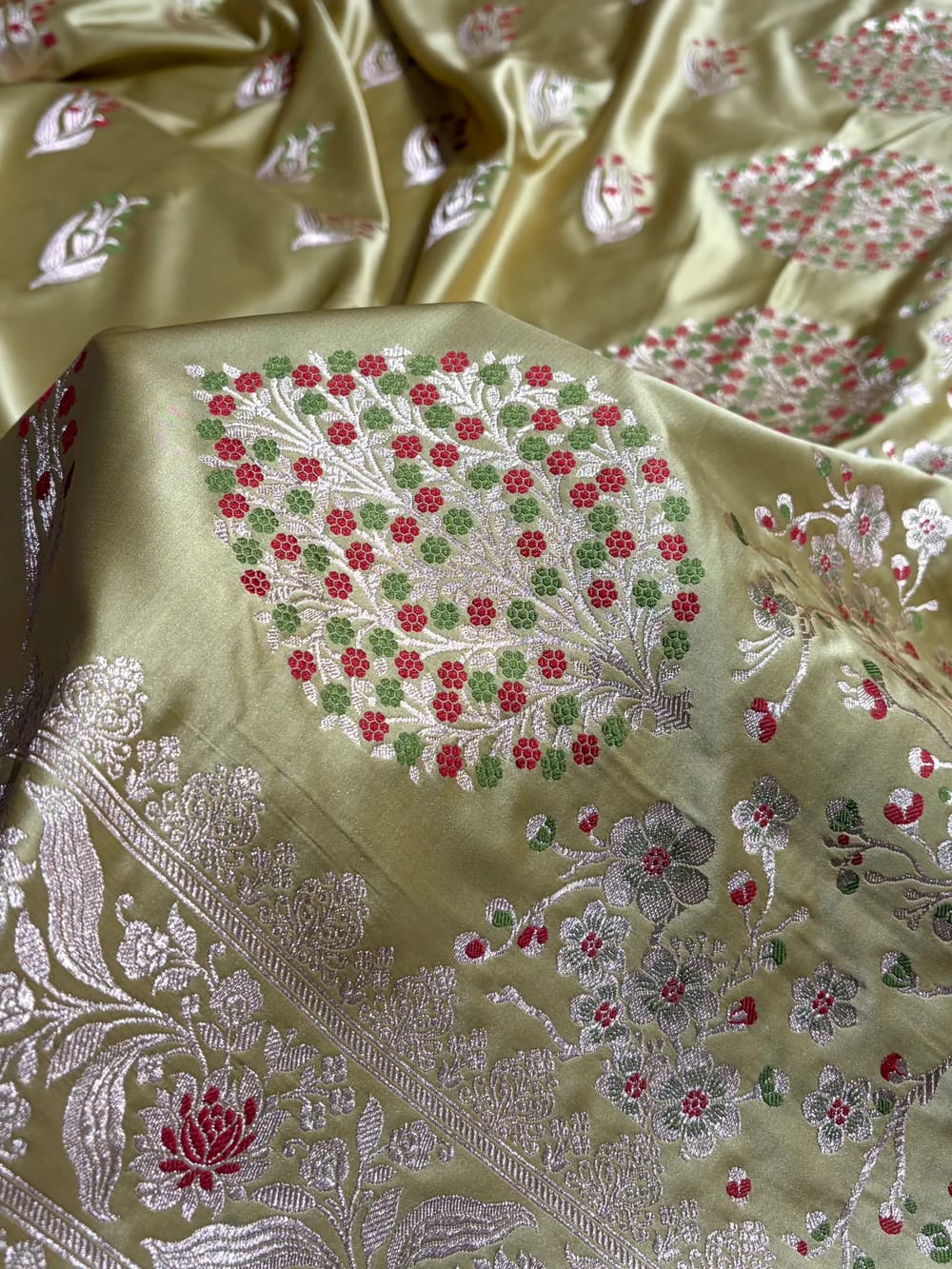 Pistachio Green Shade Handwoven Kataan Mashru Silk Tilfi Meena