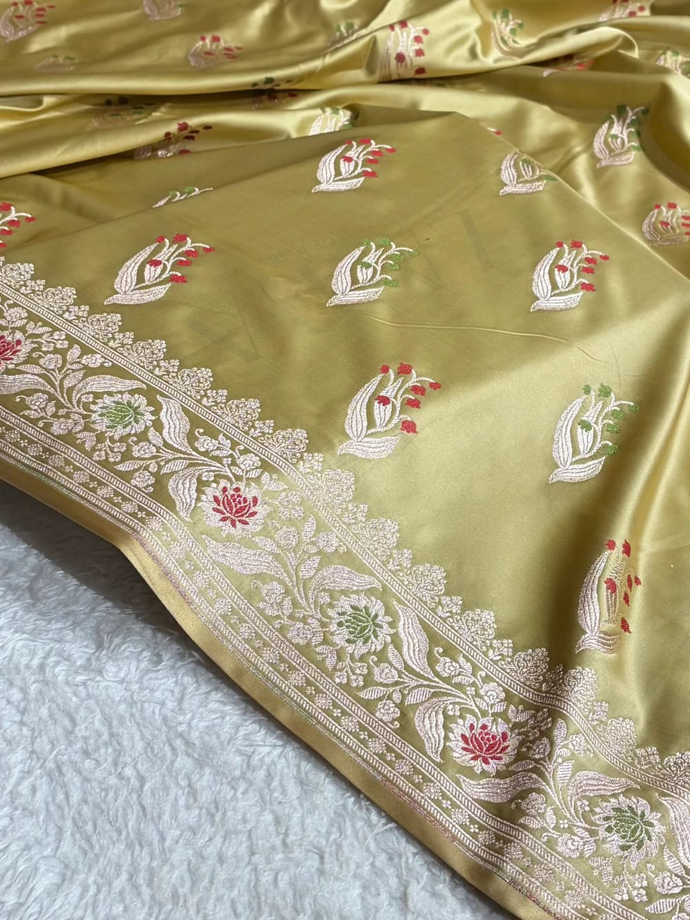 Pistachio Green Shade Handwoven Kataan Mashru Silk Tilfi Meena