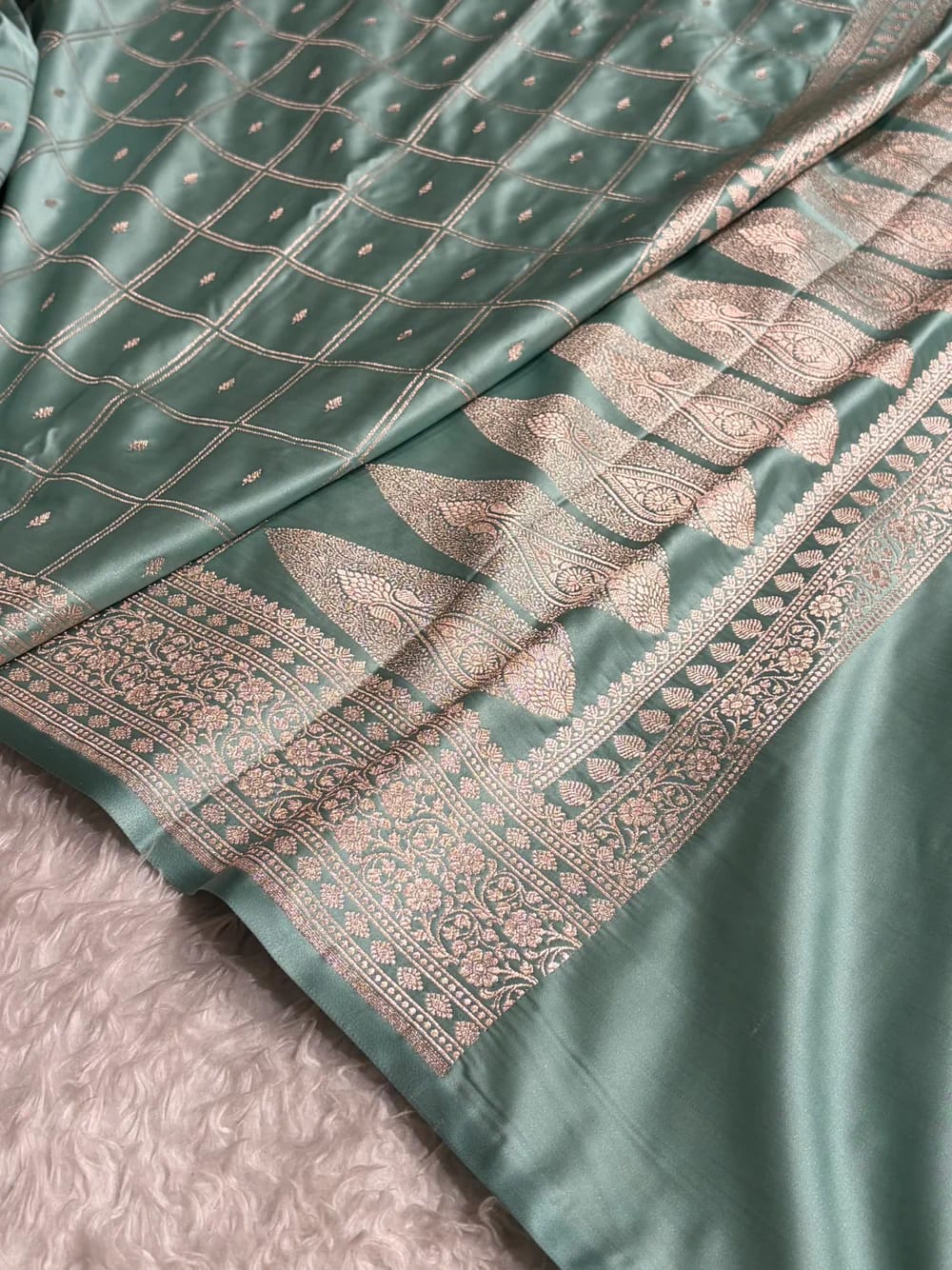 Pistachio Green Shade Handwoven Kataan Mashru Silk Saree