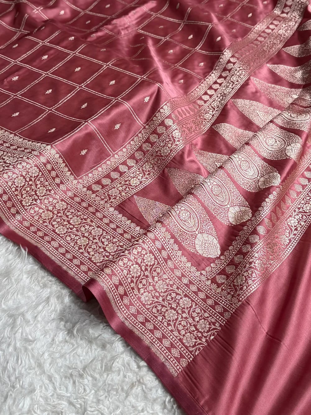 Mauve Pink Shade Handwoven Kataan Mashru Silk Saree