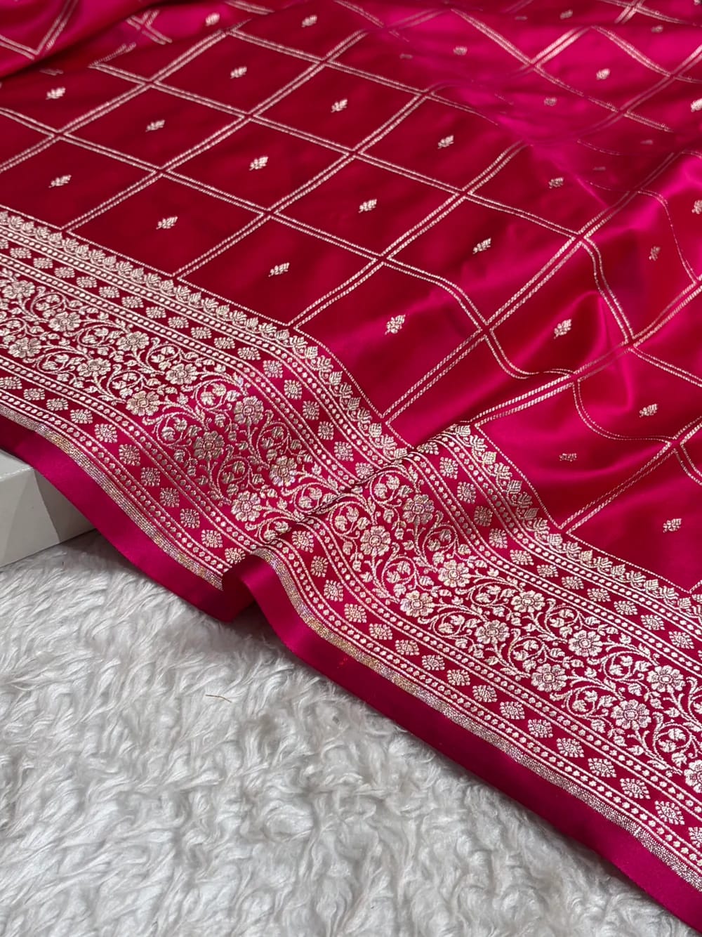 Rani Pink Shade Handwoven Kataan Mashru Silk Saree