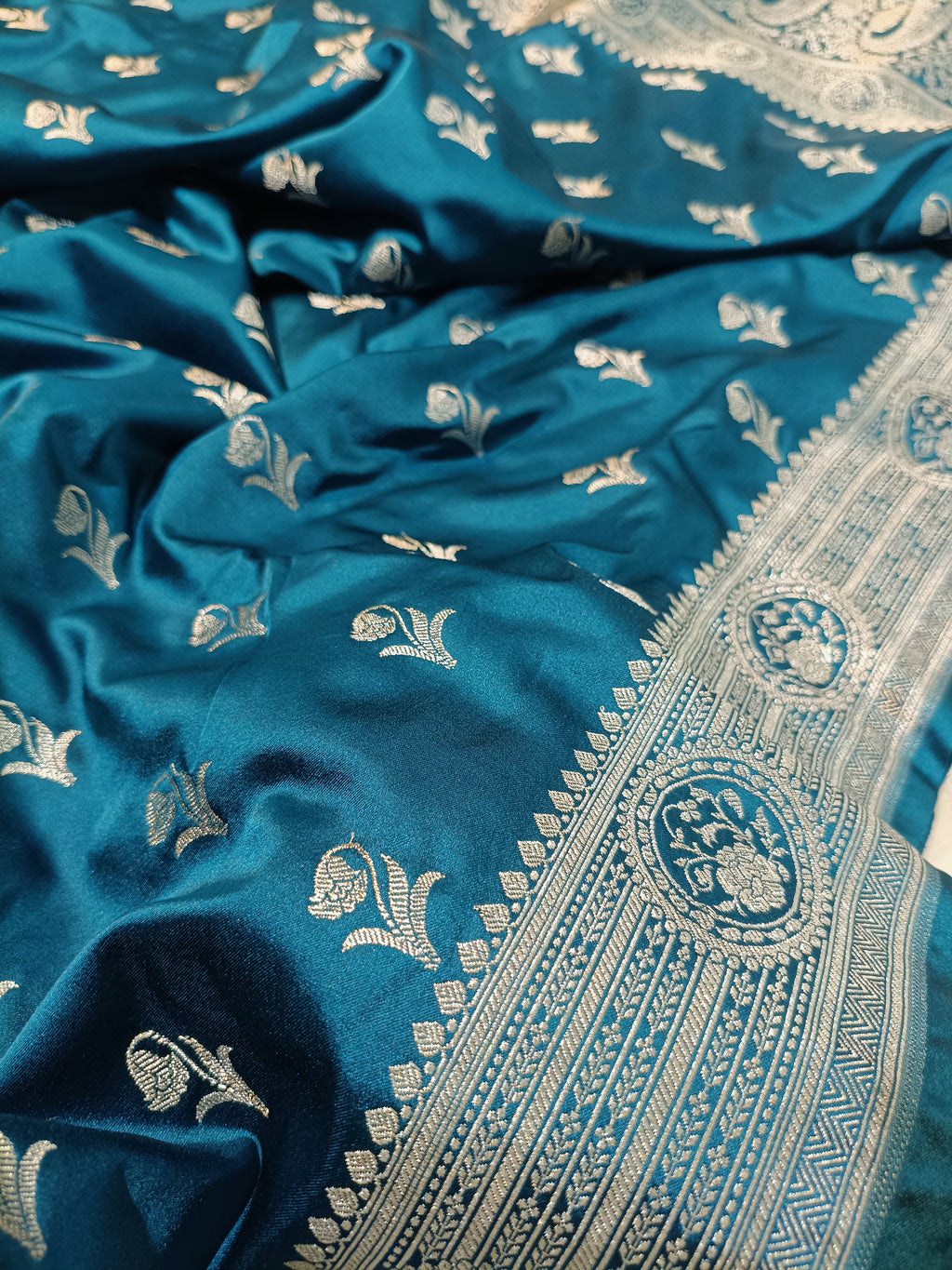 Teal Green Shade Handwoven Kataan Mashru Silk Saree