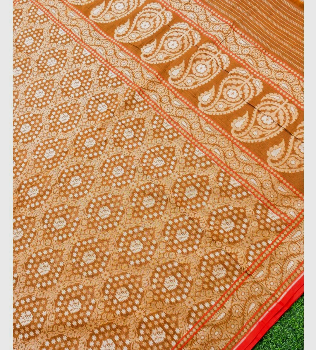 Mustard Gold Shade Handwoven Muslin Kora Ektara Jamdani Saree