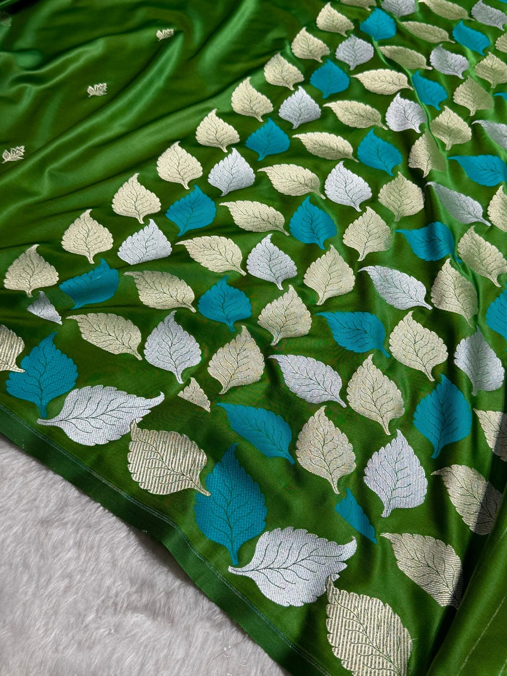 Mehendi Green Shade Handwoven Kataan Mashru Silk Saree