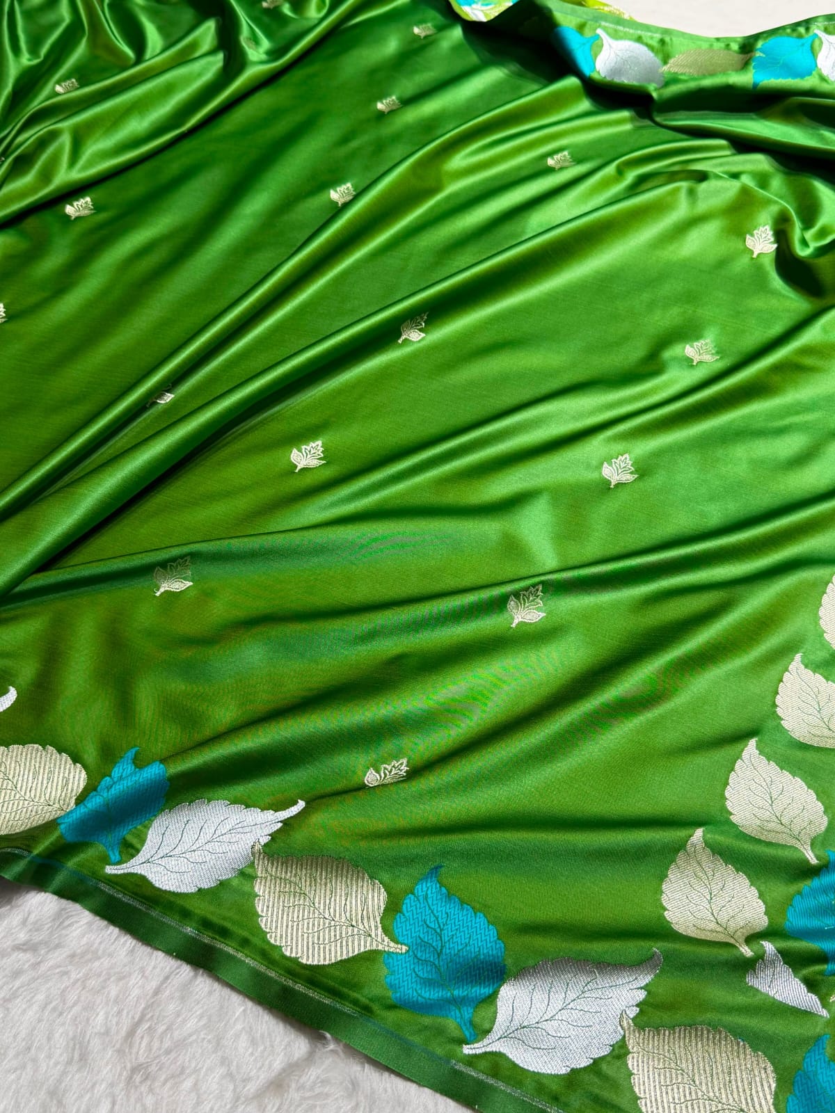 Mehendi Green Shade Handwoven Kataan Mashru Silk Saree