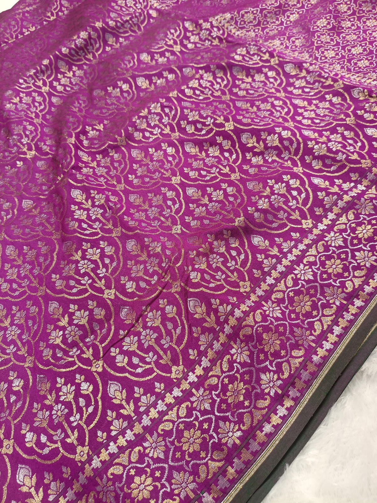 Purple Shade Handwoven Kataan Ektara Jamdani Saree