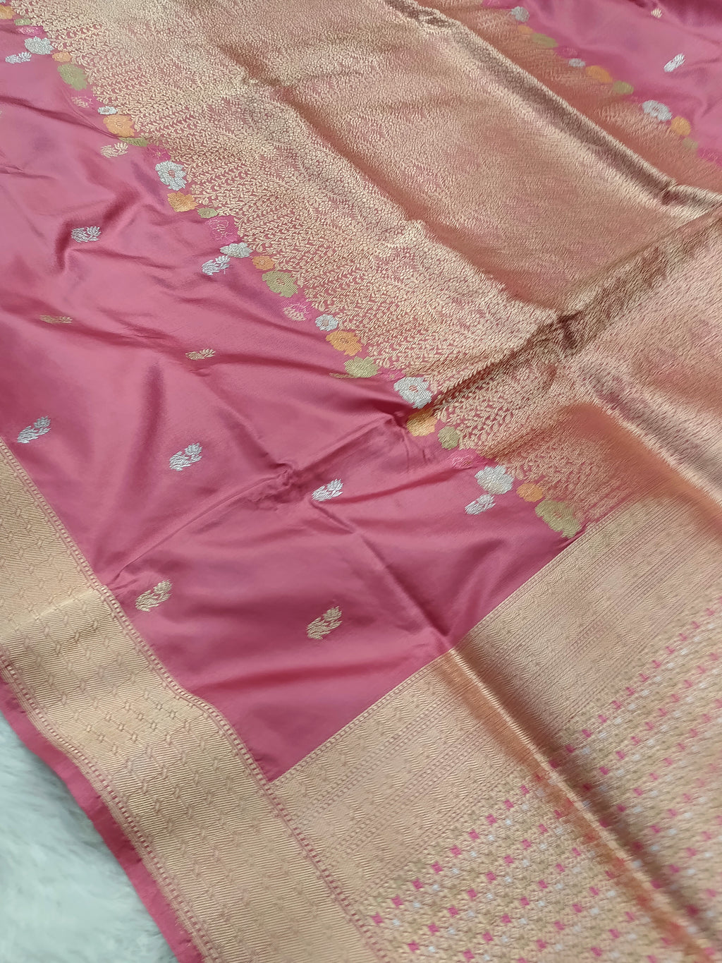 Mauve Shade High Percentage Zari Weaving Handwoven Kataan Silk Saree