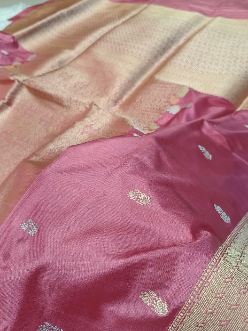 Mauve Shade High Percentage Zari Weaving Handwoven Kataan Silk Saree
