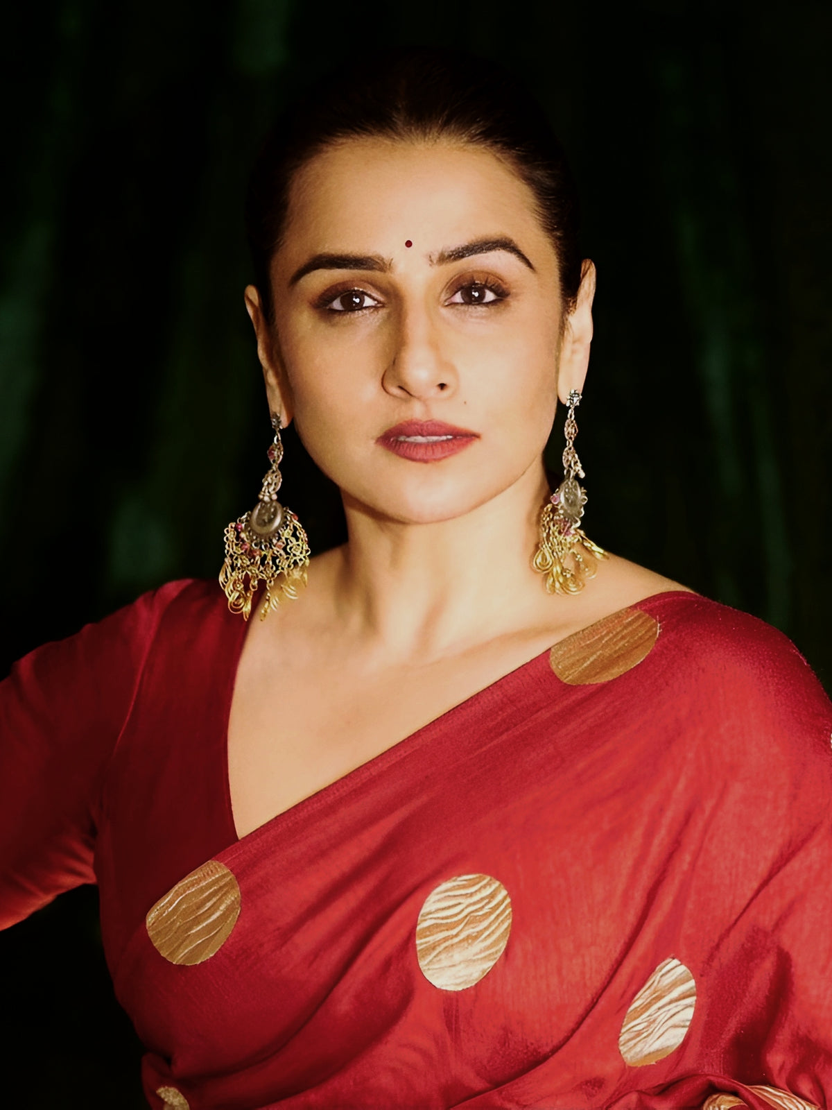 Vidya Balan Ma'am Inspired Red Shade Handwoven Water Zari Weaving Reshmi Kora Silk Saree