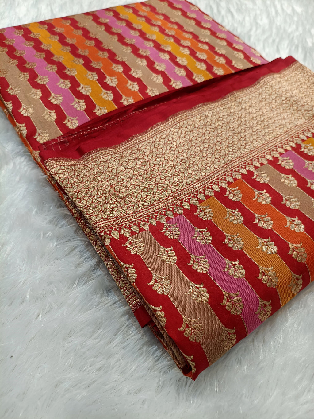 Bridal Red Shade Handwoven Kataan Silk Rangkaat Banarasi