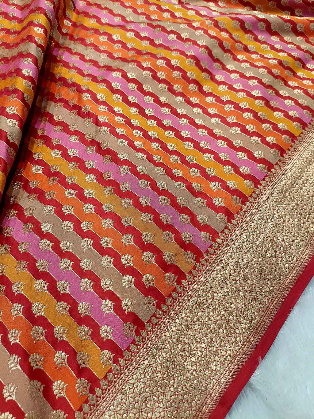 Bridal Red Shade Handwoven Kataan Silk Rangkaat Banarasi
