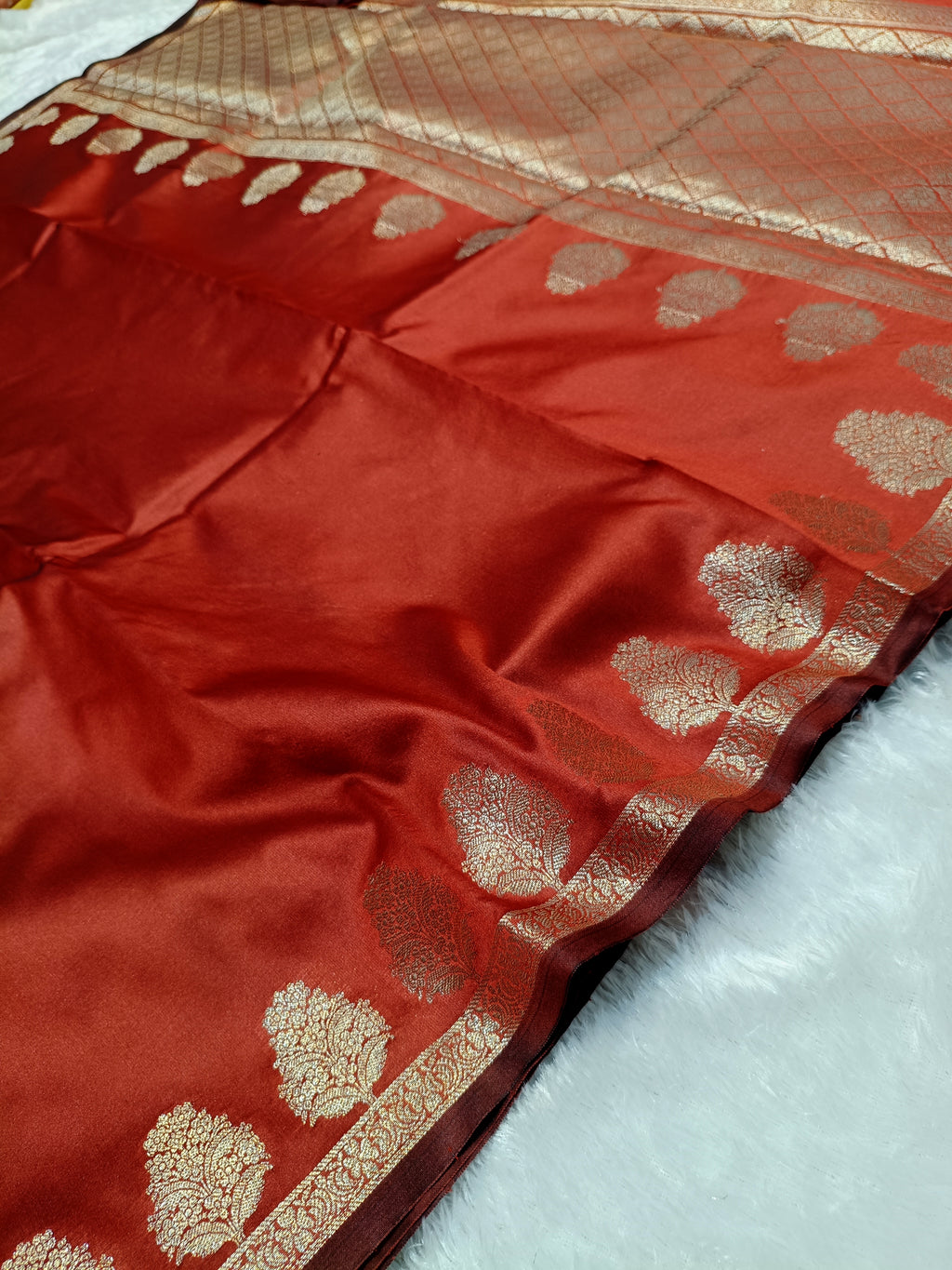 Wine Red Shade Paper Silk Border & Anchal Banarasi