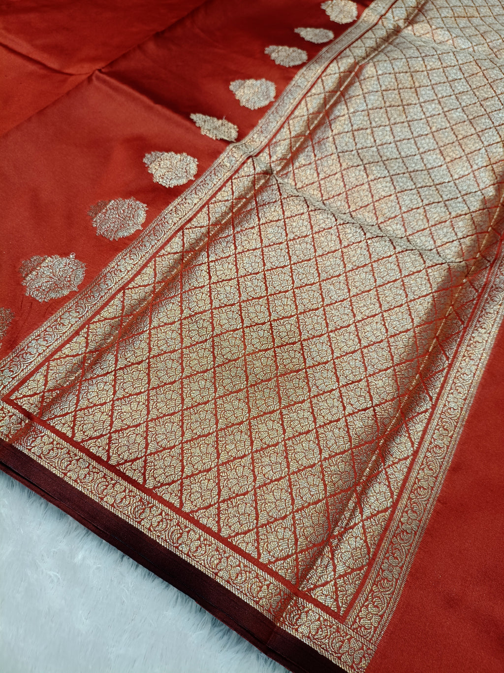 Wine Red Shade Paper Silk Border & Anchal Banarasi