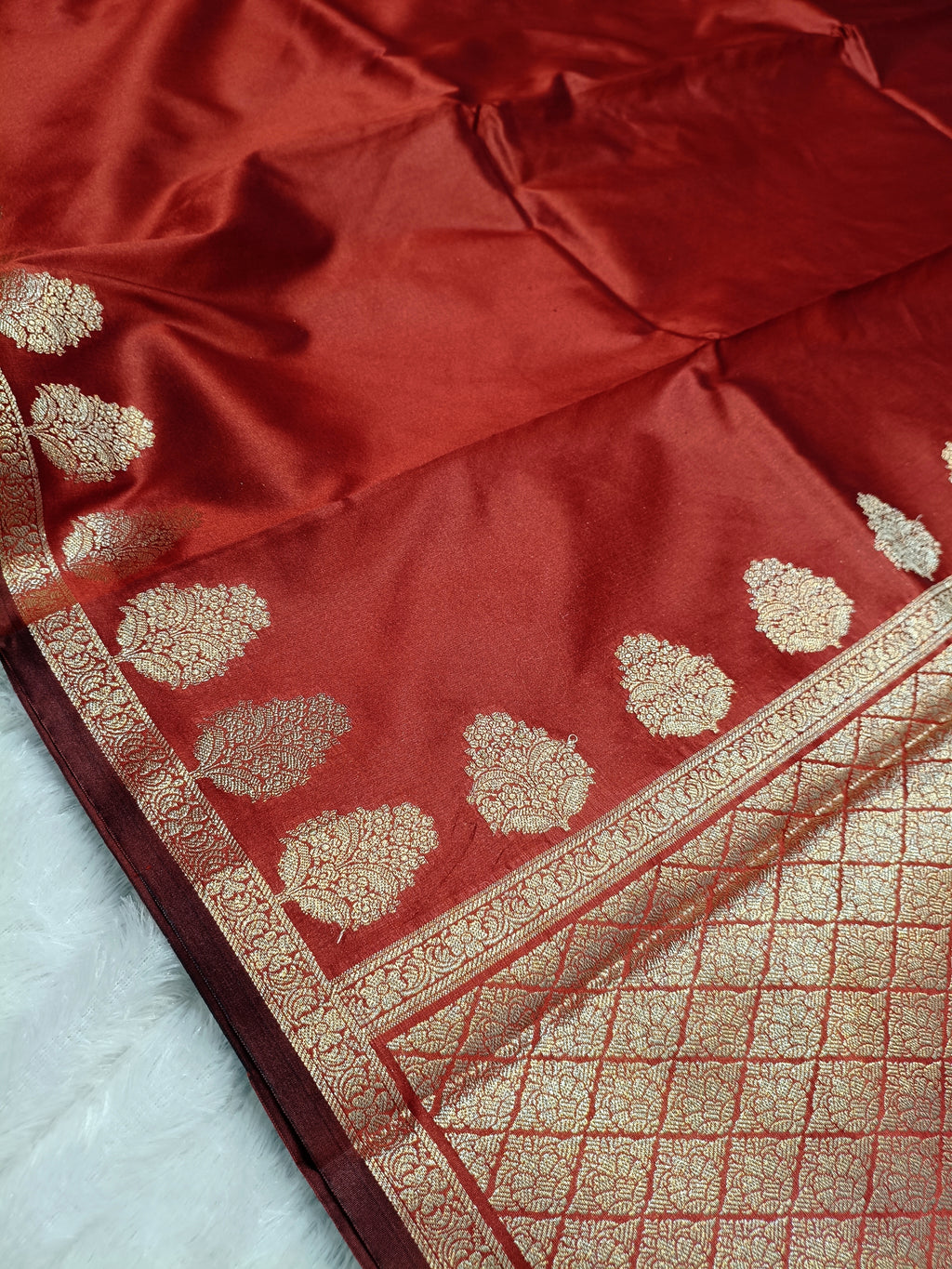 Wine Red Shade Paper Silk Border & Anchal Banarasi