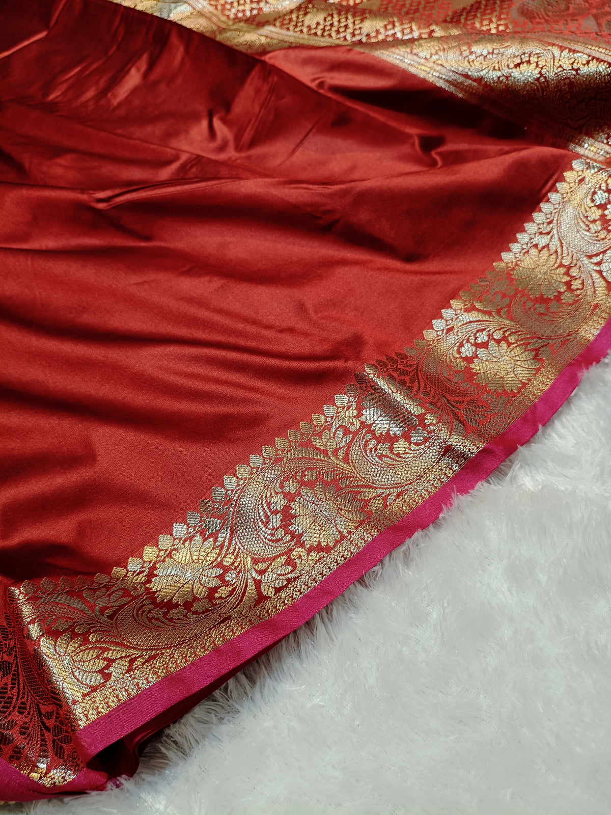 Red Shade Paper Silk Border & Anchal Banarasi