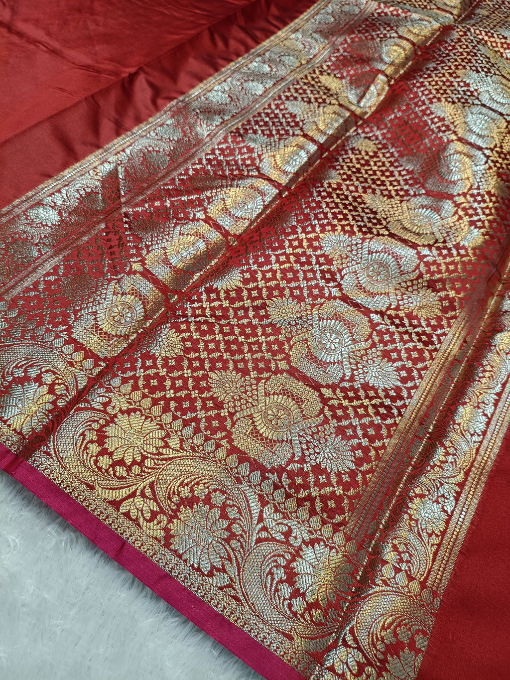 Red Shade Paper Silk Border & Anchal Banarasi