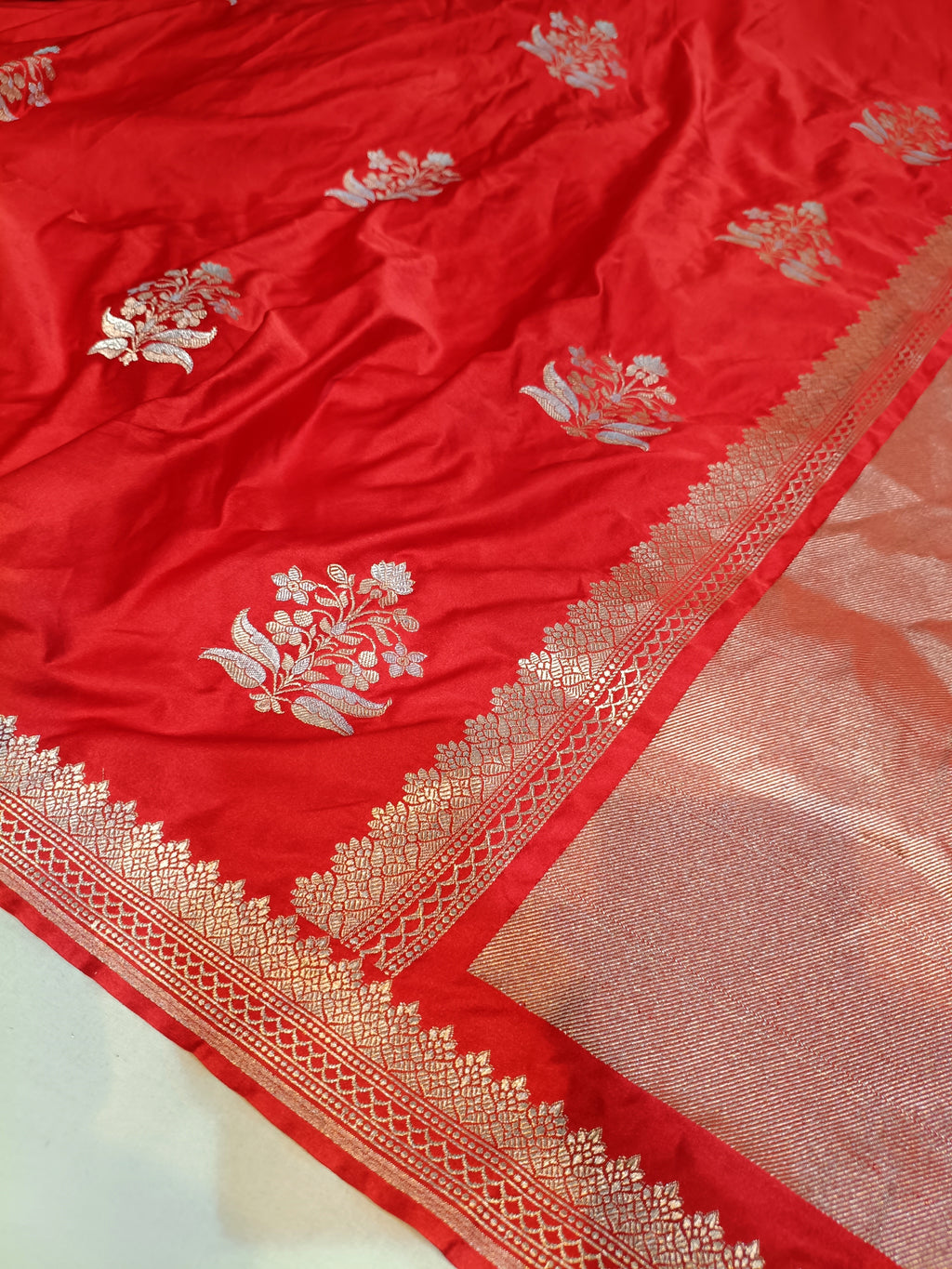 Bridal Red Shade Handwoven Kataan Mashru Silk Saree