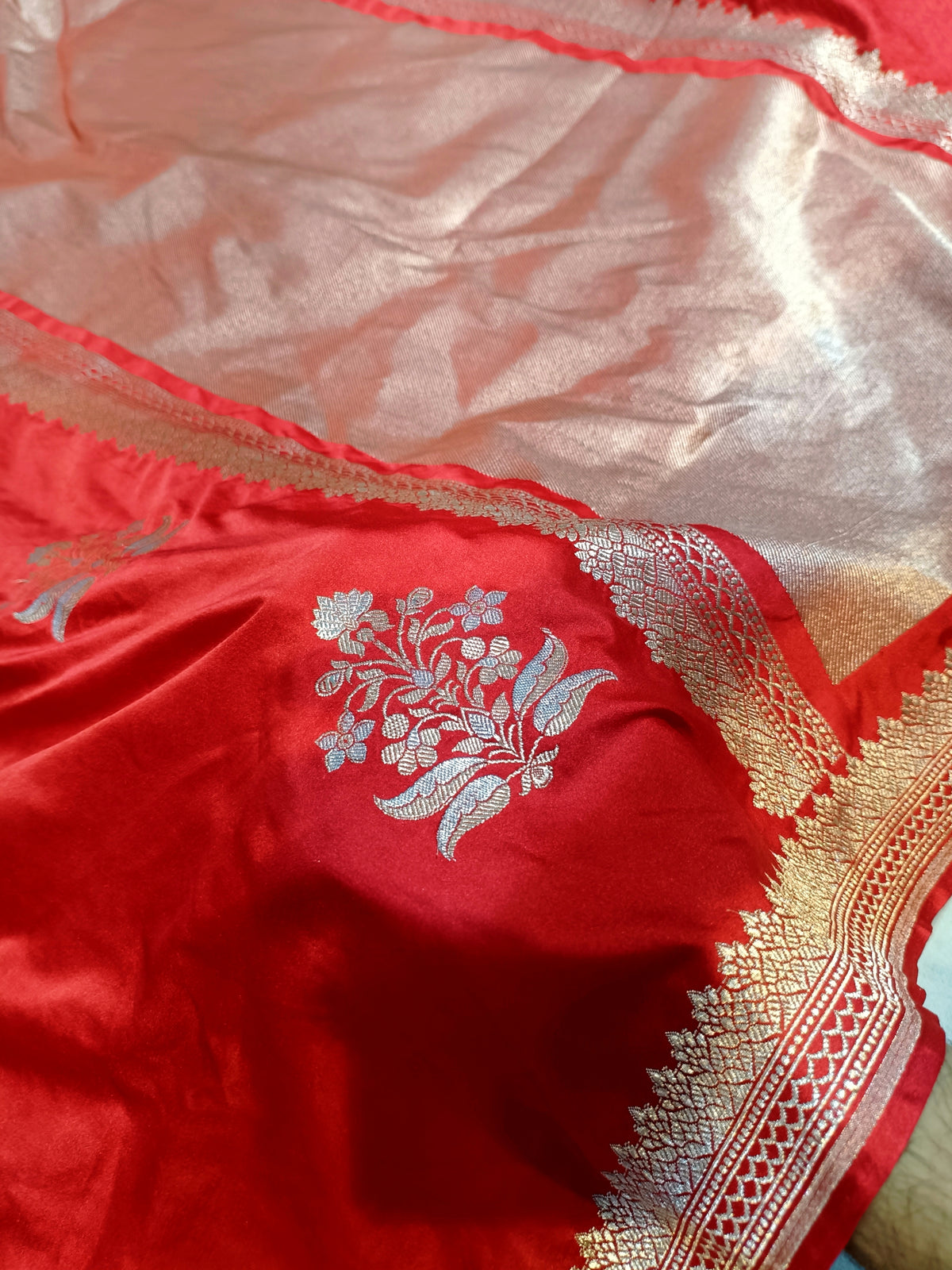 Bridal Red Shade Handwoven Kataan Mashru Silk Saree