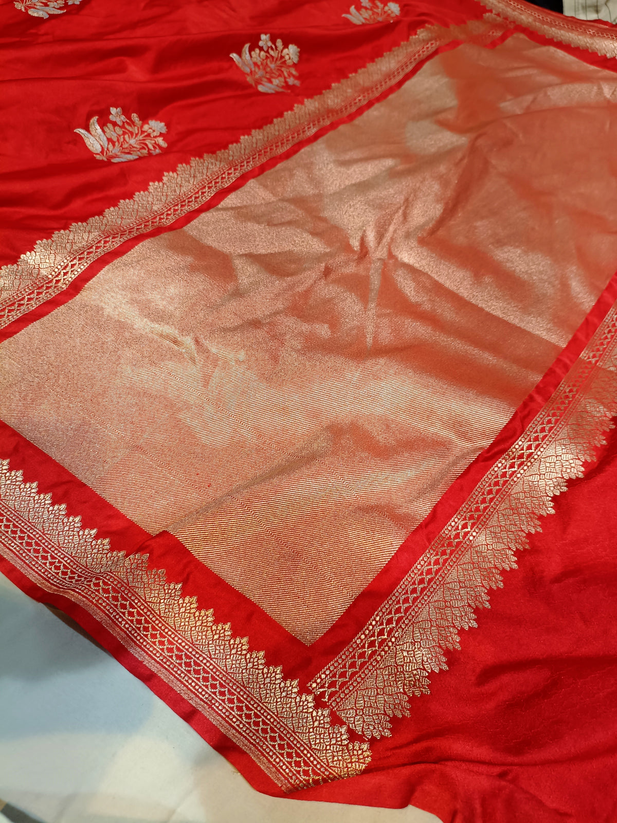 Bridal Red Shade Handwoven Kataan Mashru Silk Saree
