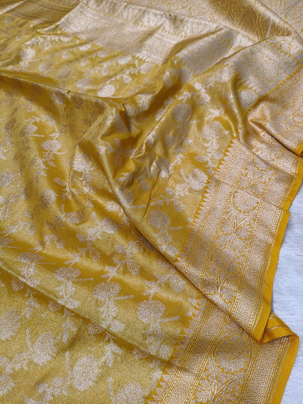 Molten Gold Handwoven Kataan Tissue Ektara Banarasi