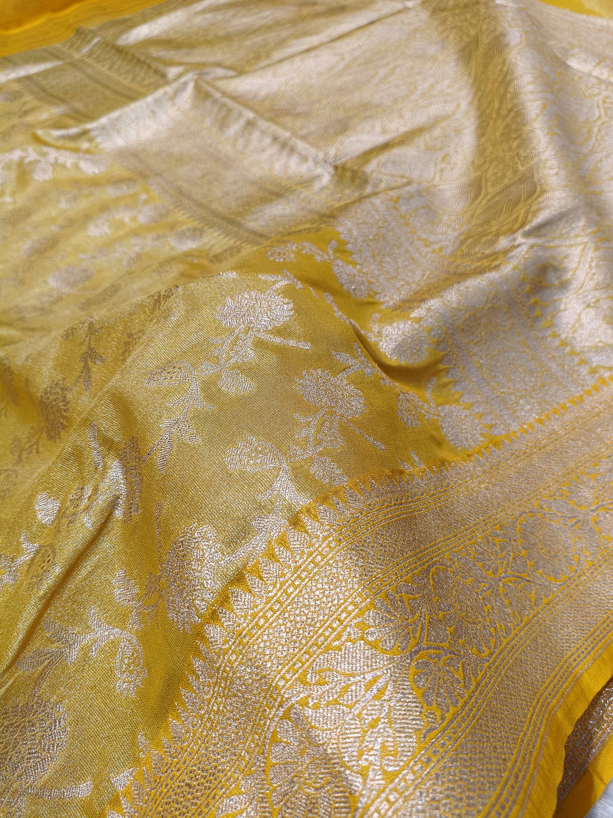 Molten Gold Handwoven Kataan Tissue Ektara Banarasi