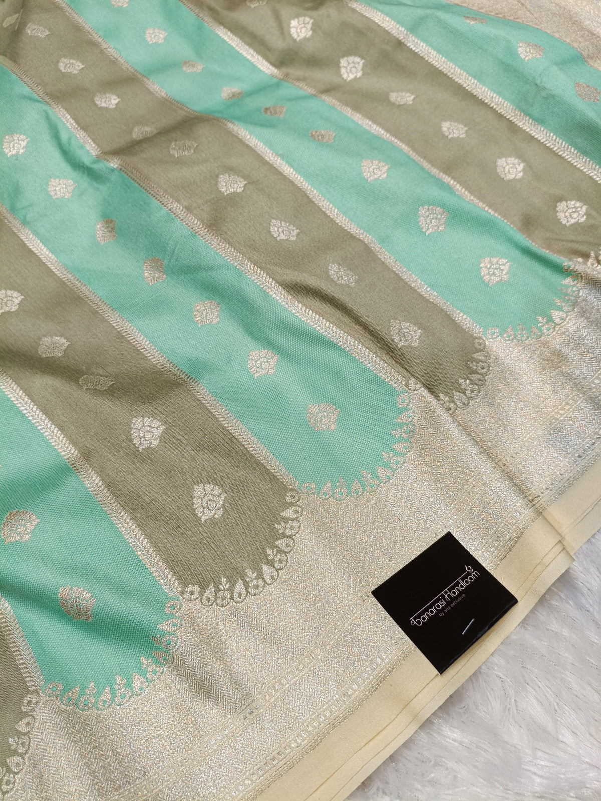 Sea Green Olive Shade Handwoven Kataan Silk Rangkaat Banarasi