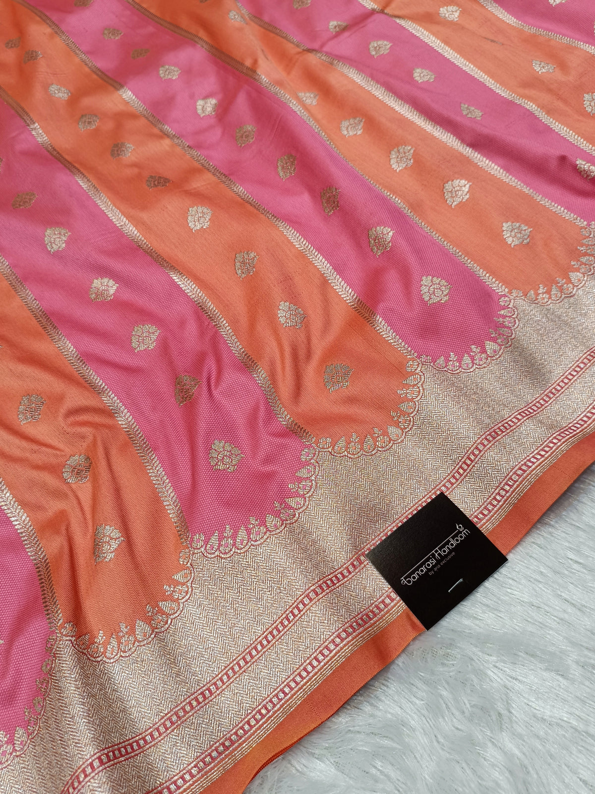 Peach Pink Shade Handwoven Kataan Silk Rangkaat Banarasi