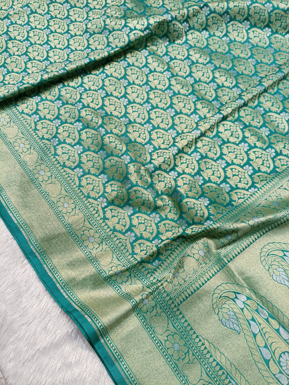 Sea Green Shade Handwoven Kataan Silk Saree