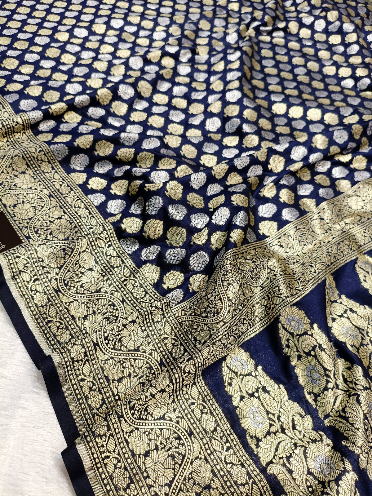 Deep Navy Blue Shade Handwoven Kataan Silk Saree