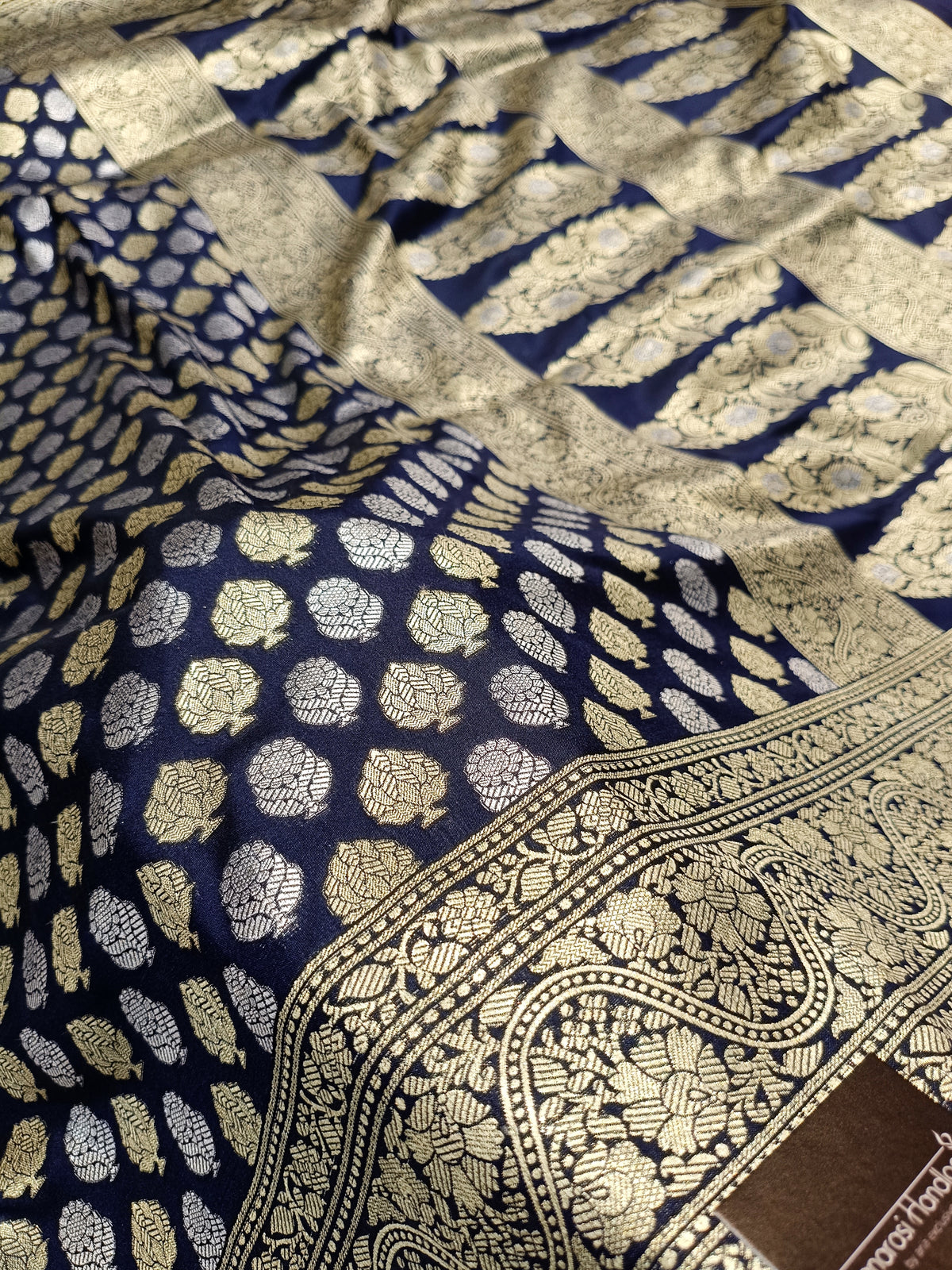 Deep Navy Blue Shade Handwoven Kataan Silk Saree