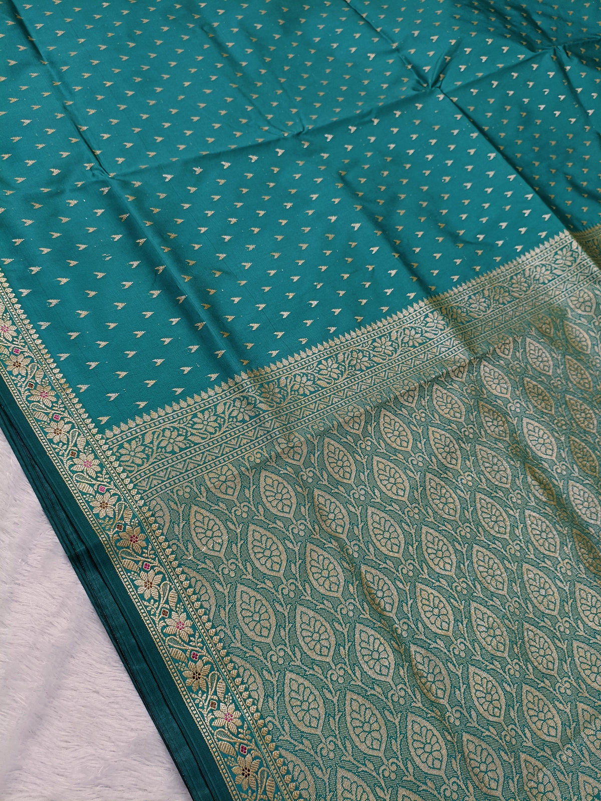 Sea Green Shade Reshmi Banarasi Silk Saree