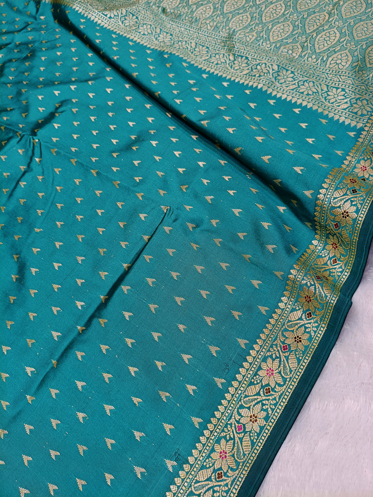 Sea Green Shade Reshmi Banarasi Silk Saree