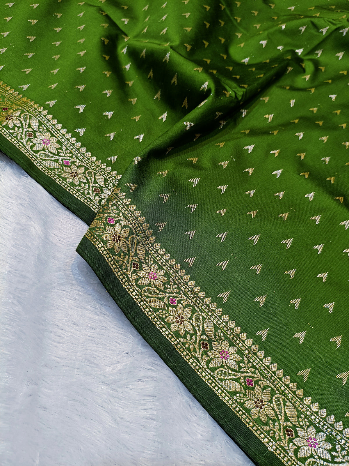 Mehendi Green Shade Reshmi Banarasi Silk Saree
