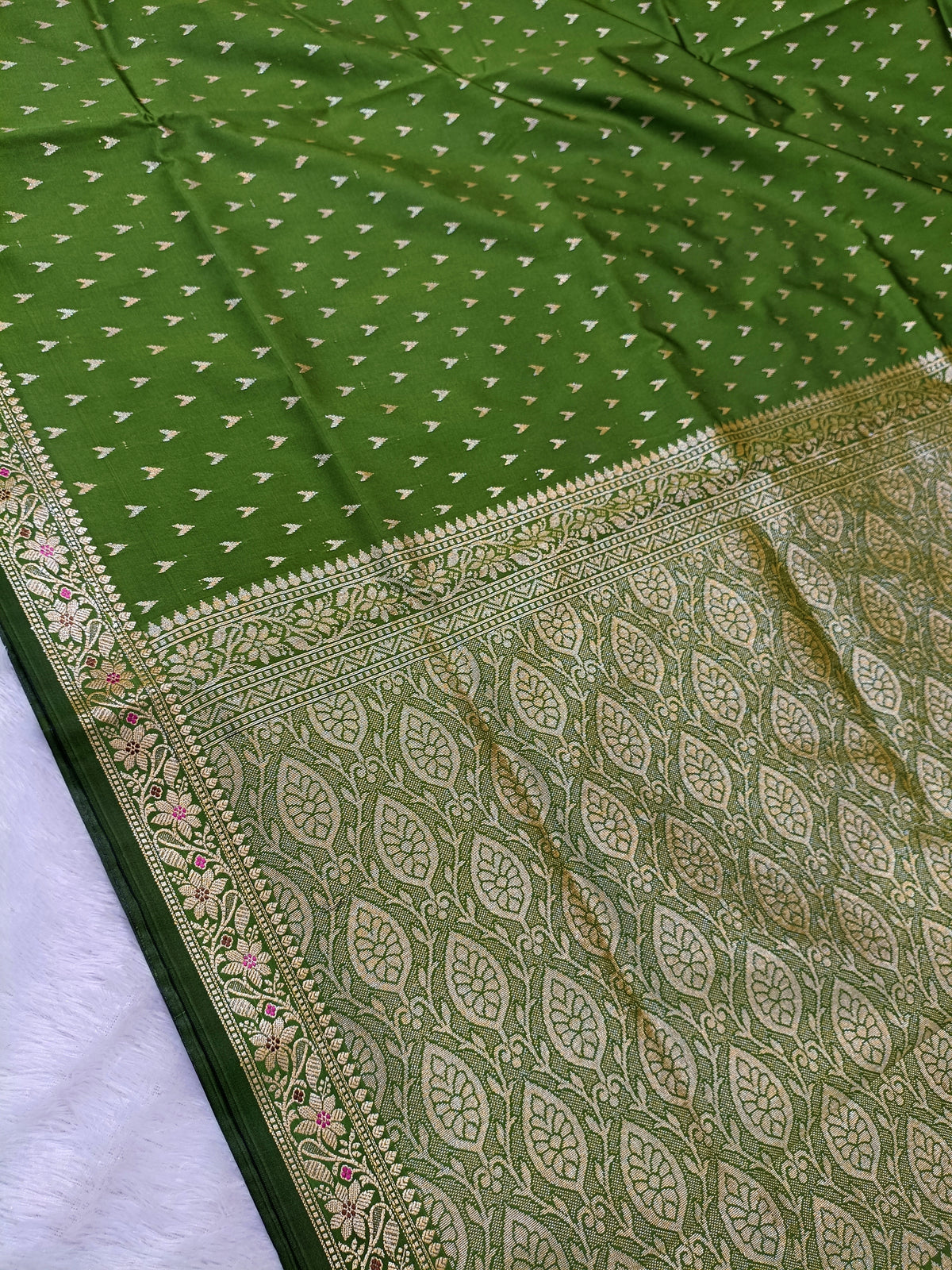 Mehendi Green Shade Reshmi Banarasi Silk Saree
